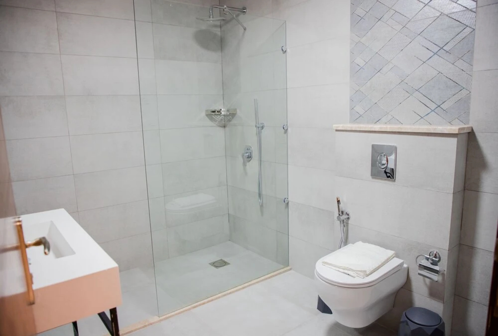 Al-Istiklal Suites