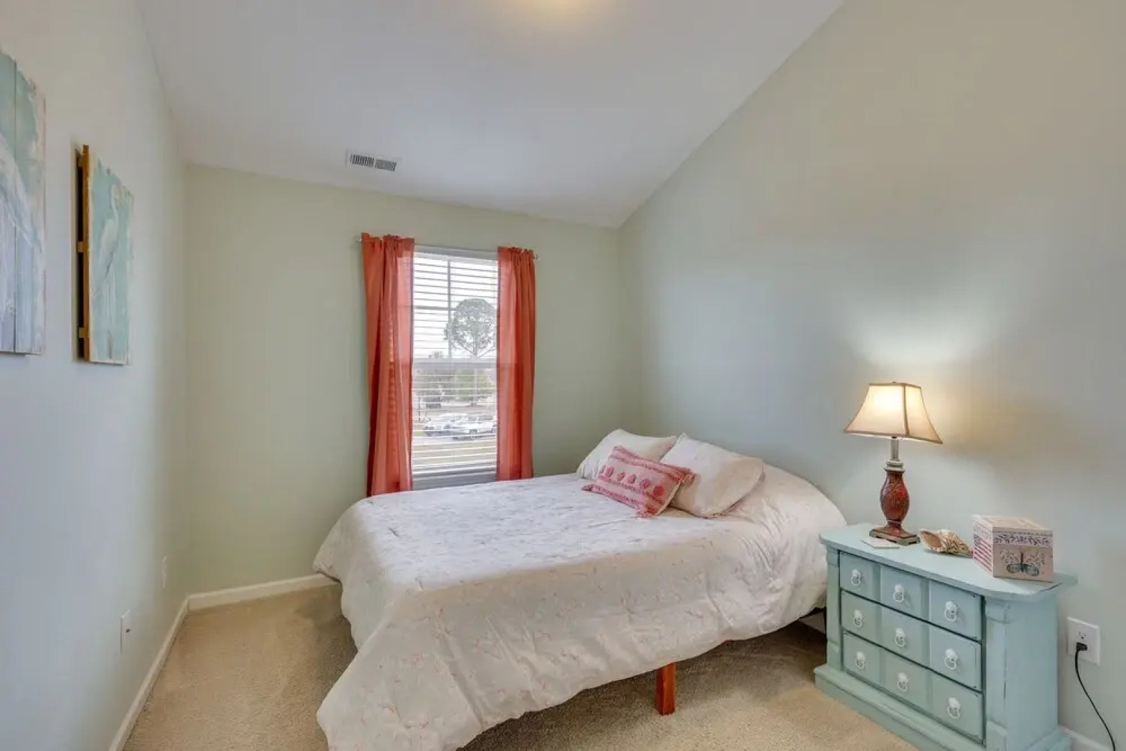 Sweet Dreamin Townhome ~ 7 Mi to Beach!