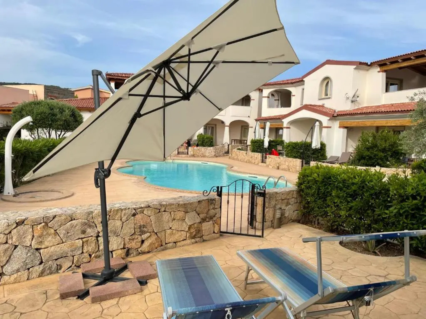 Turquoise & Wood Stylish House 23