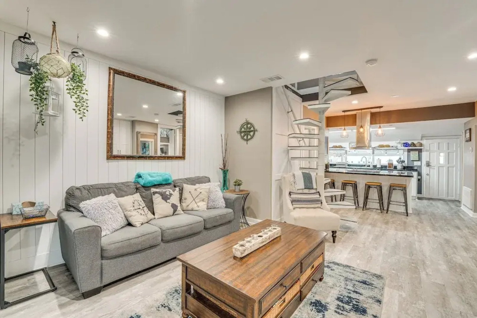 Family Home w/ Private Pool: 24 Mi to Disney!