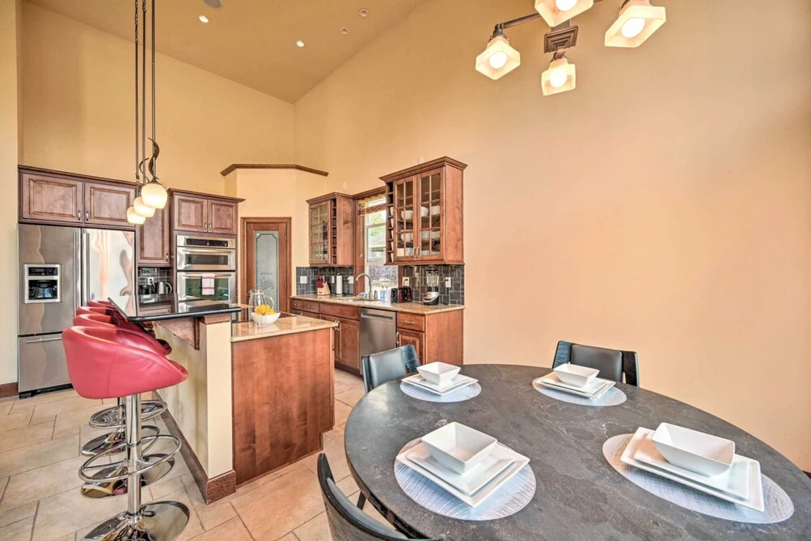 Spacious Kirkland Home 15 Mi to Dtwn Seattle!