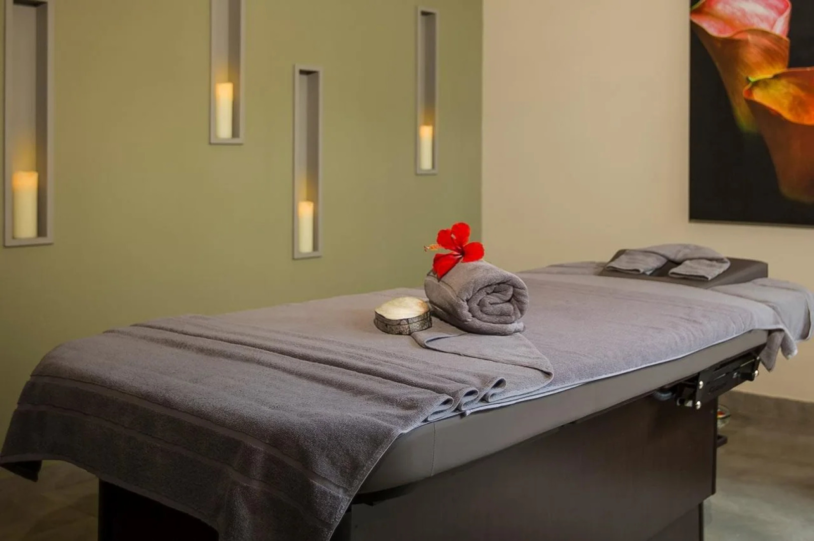 The Bay Club at Anahita