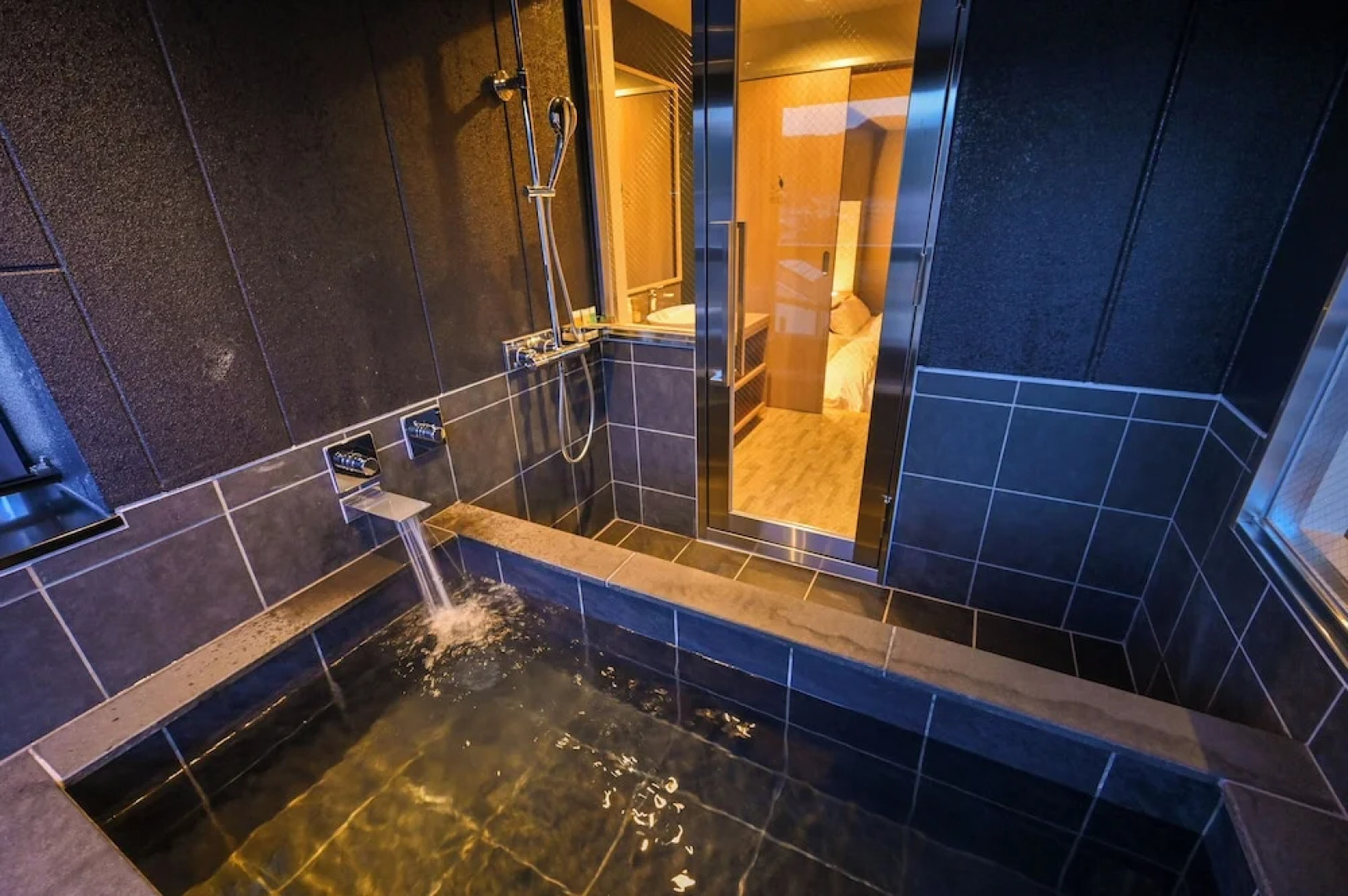 Ureshino Onsen Yadoya Uchiroji Hondori