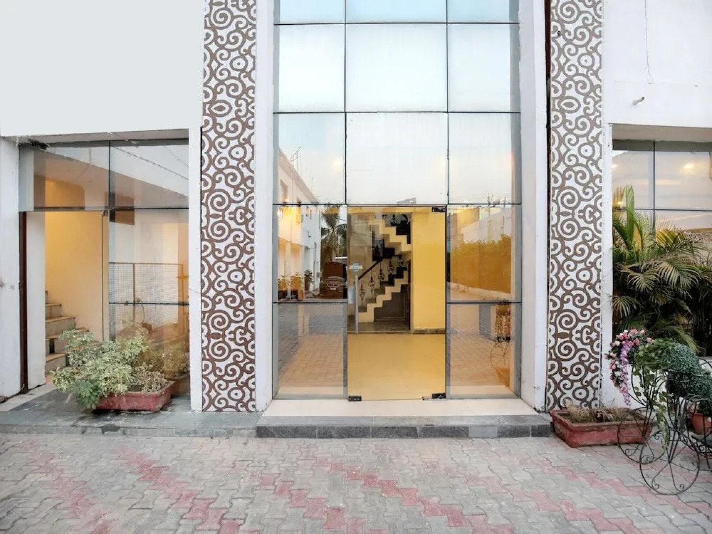 Oyo 14830 Hotel Dreamland Resorts