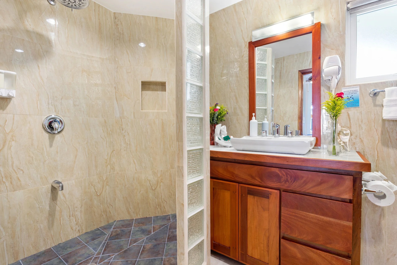 Sunbreeze Suites