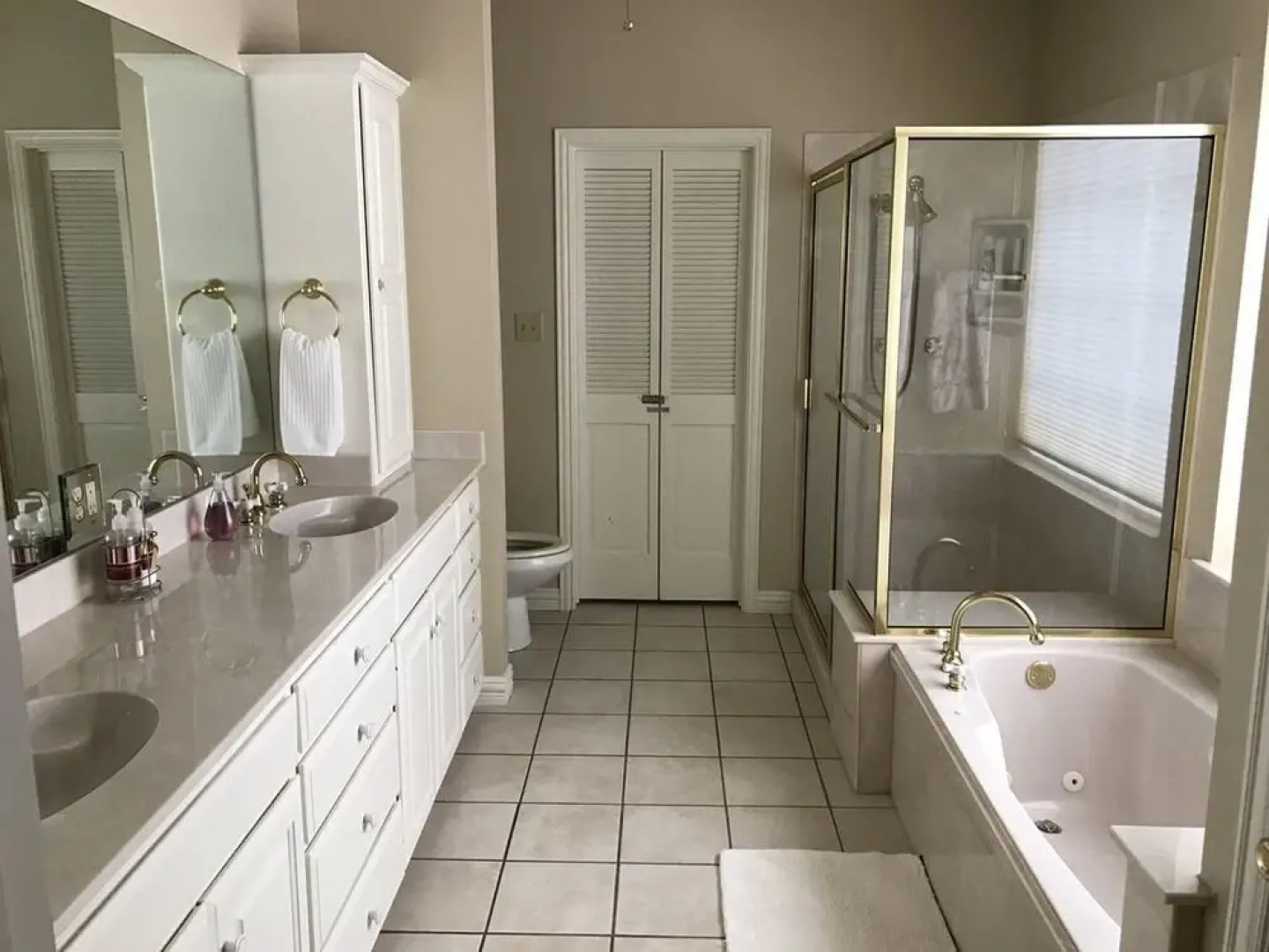 Family Friendly Lake House Located at Mid-west arm of Lake Fork