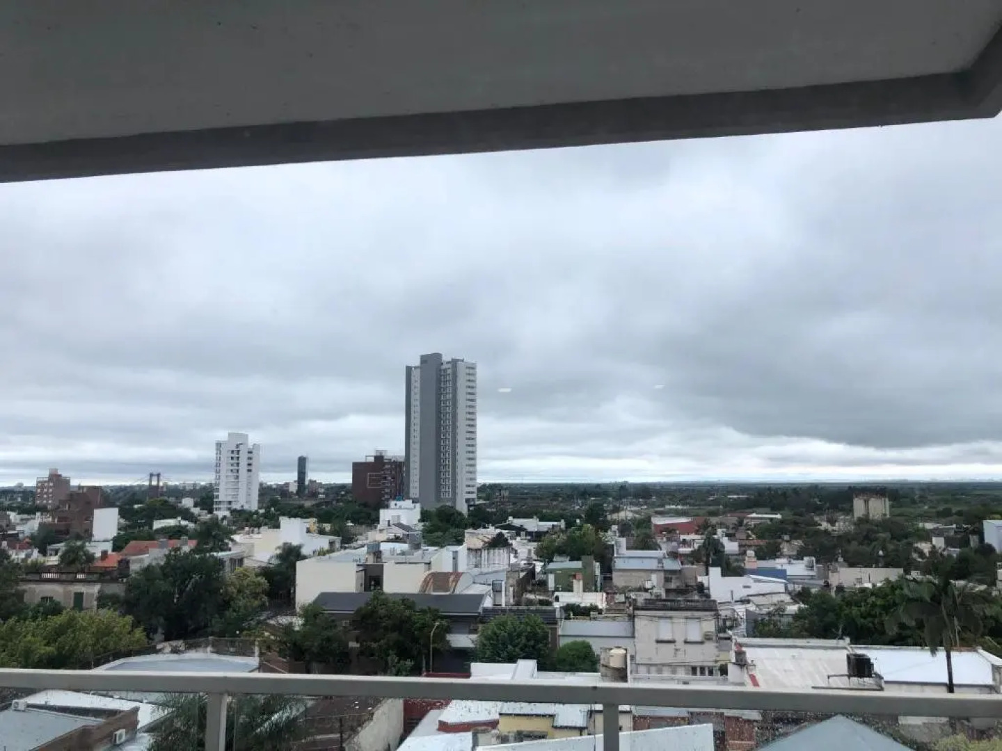 Departamento en Santa Fe, Capital. Con cochera y pileta