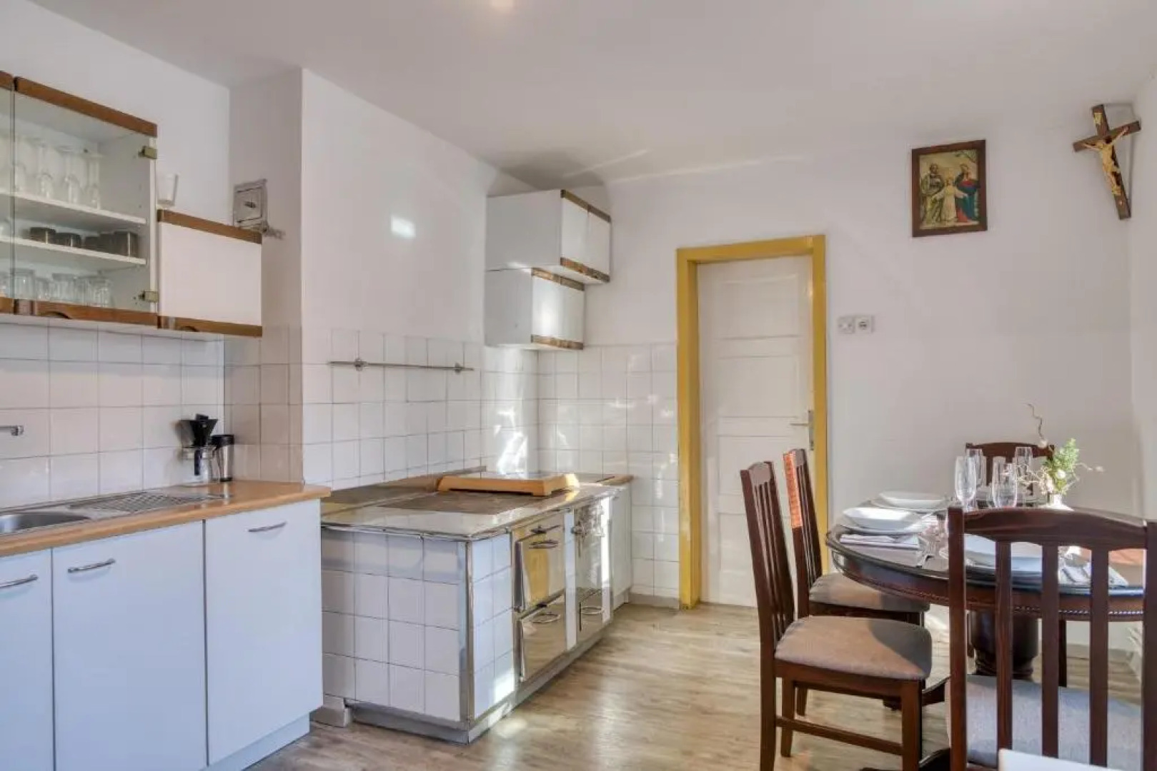 Farmhouse Blackberry Pool Wellness