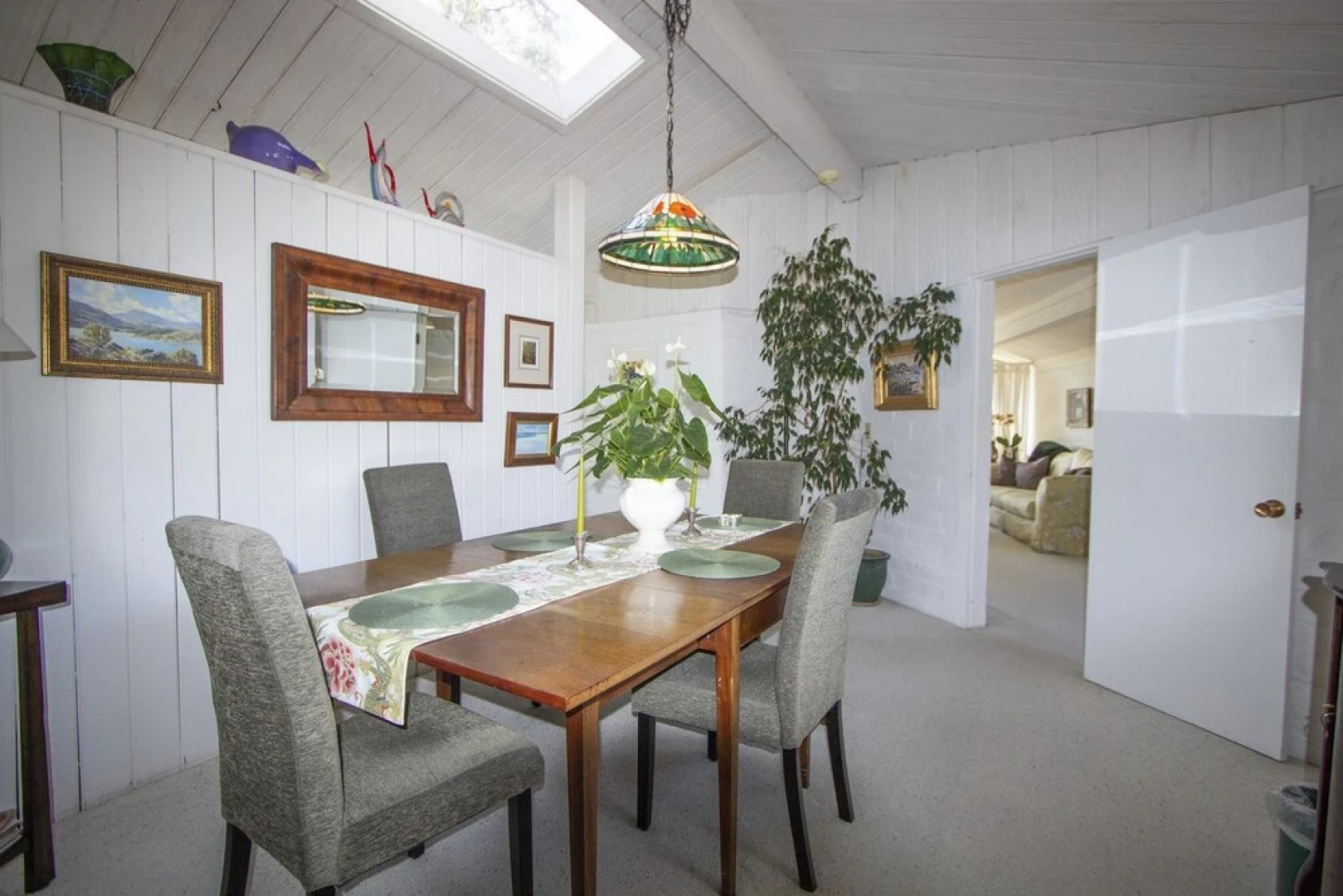 "Pepper Tree Cottage" Panoramic Views of Carmel Valley, Walking Distance to the Village