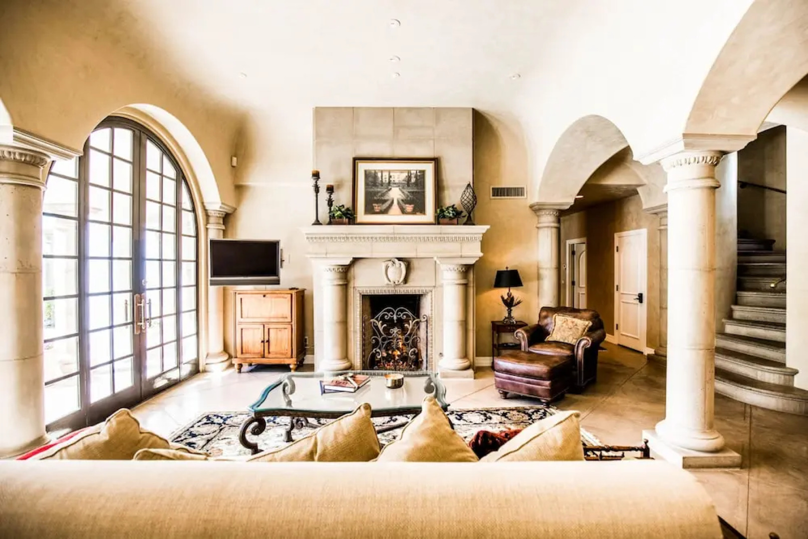 Catalina by Avantstay | Private Grand Estate - Backyard & Pool