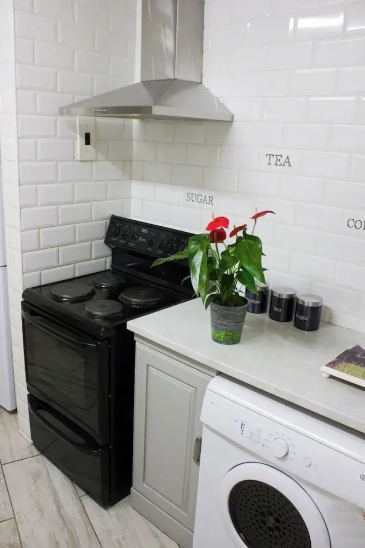 Madison House & Cottages