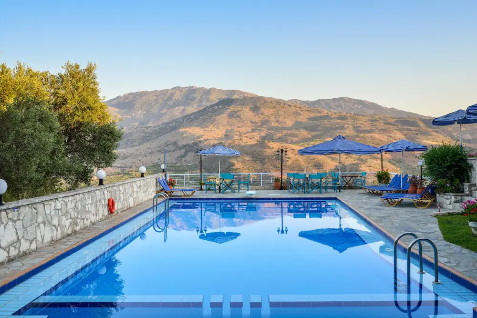 Marika Studios & Apartments