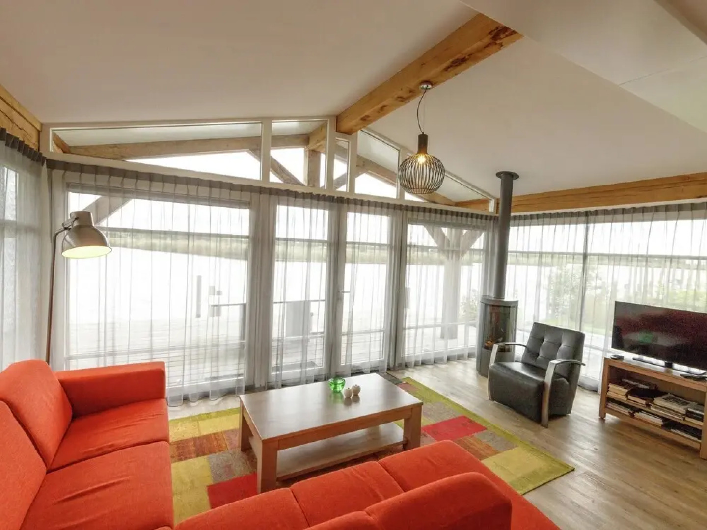 Modern House With a Jetty, Located in Beautiful Giethoorn