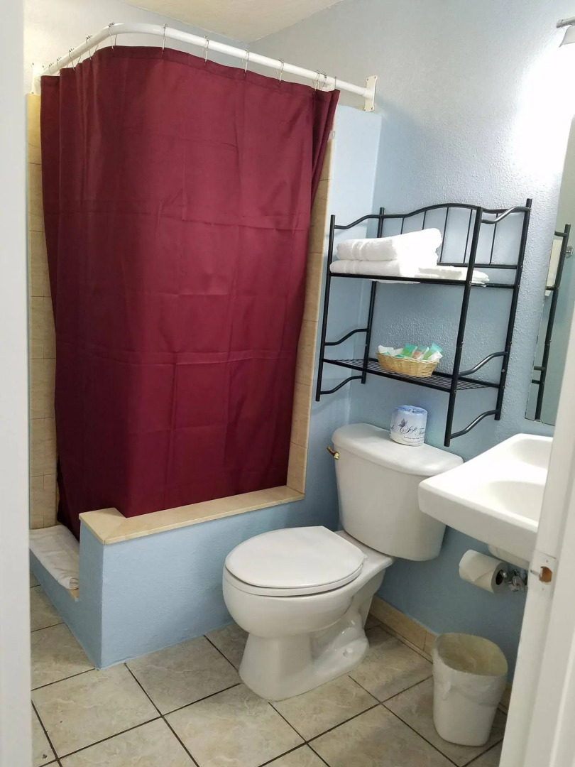 Lakeside Inn and Cafe