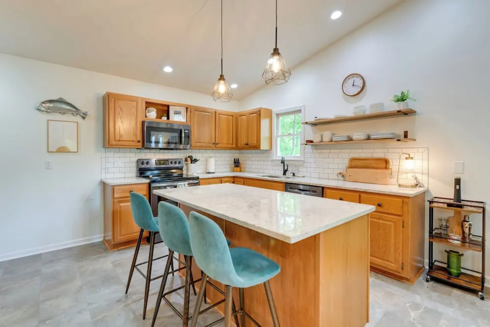 Updated Home w/ Private Hot Tub & Mtn Views!