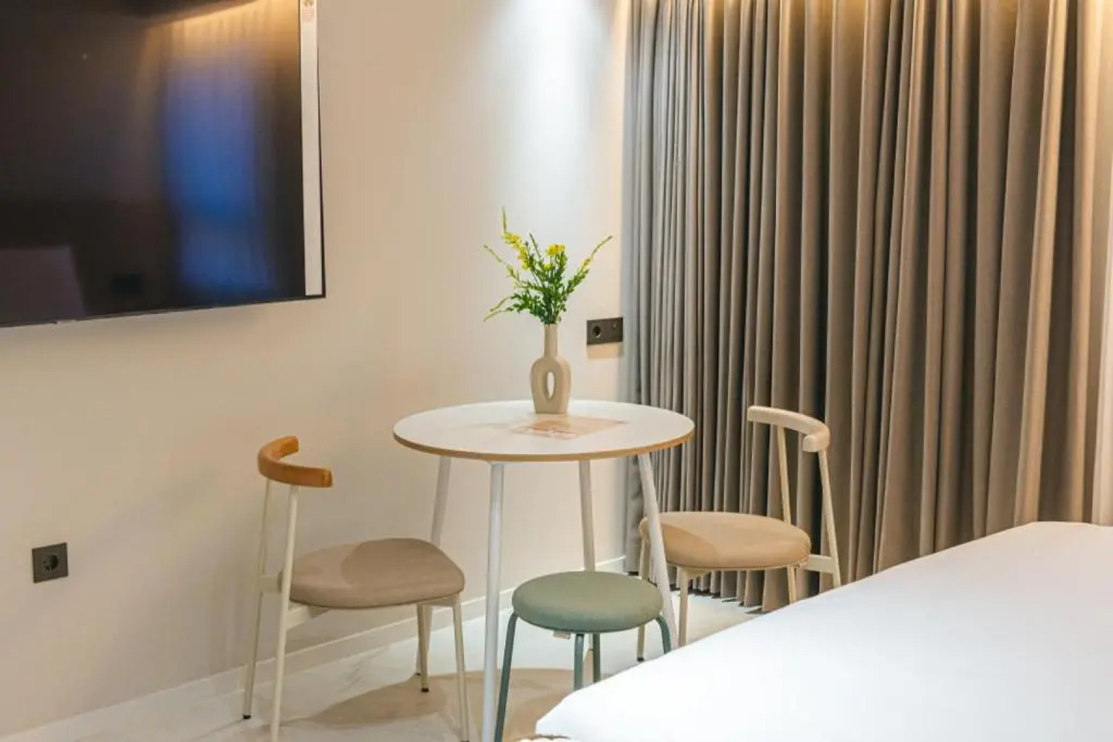 Asherah Villard Aqua Business Hotel