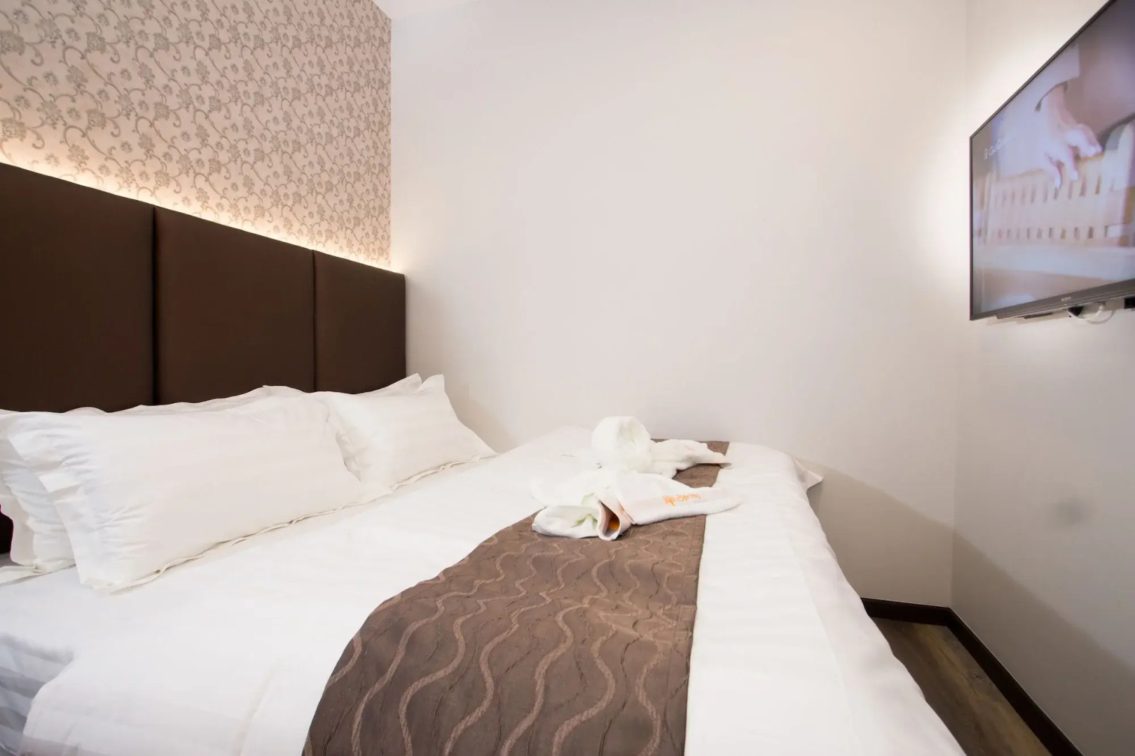 Spring Season Hotel