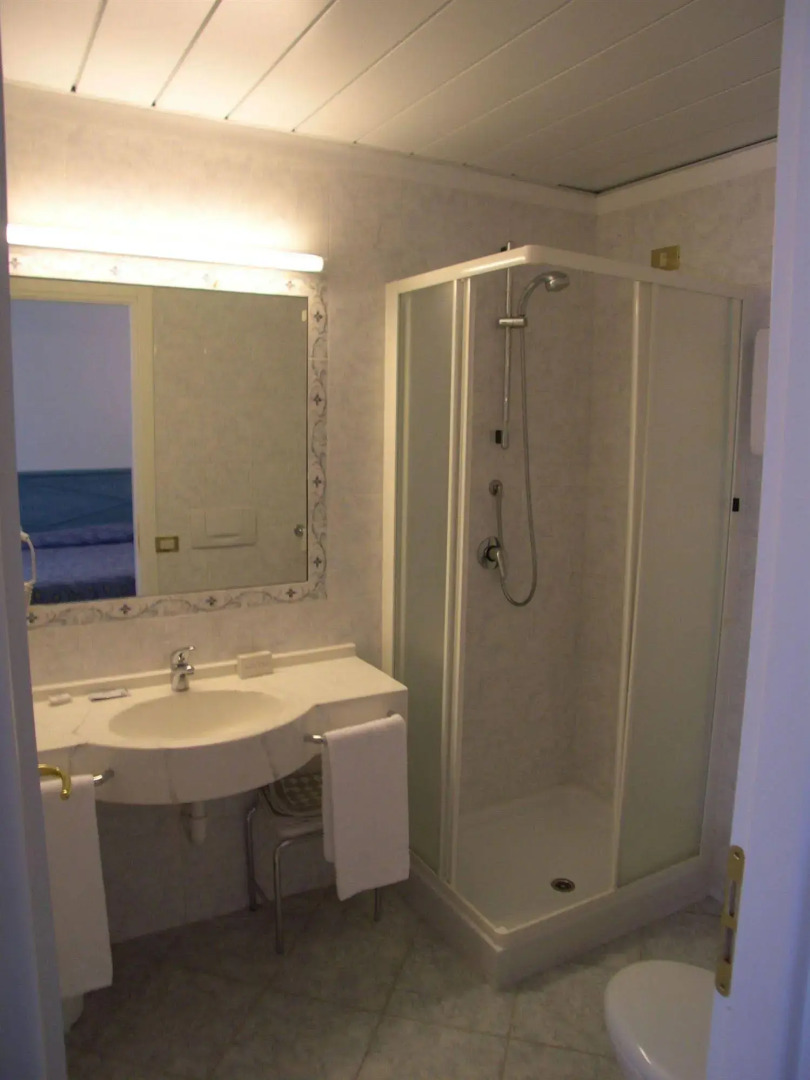 Cavour 30TRE - Hotel Moderno