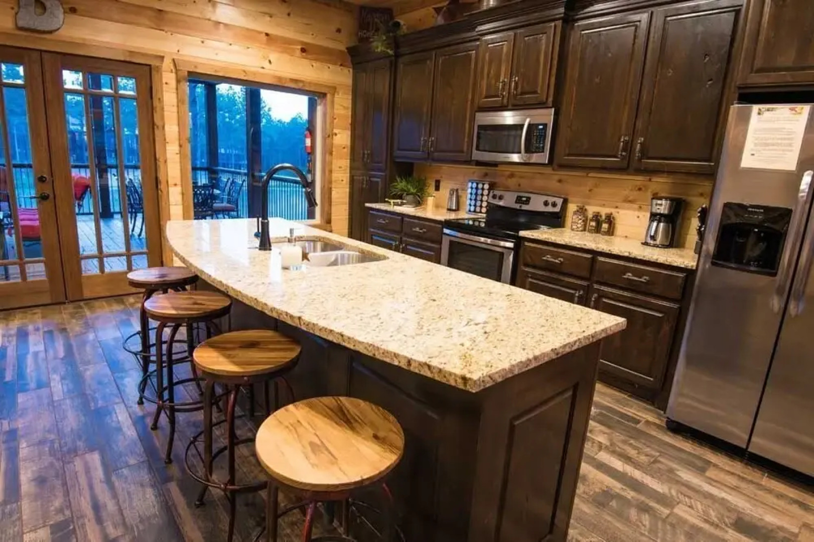 Stars On The Water Lodge - 4 Br Cabin