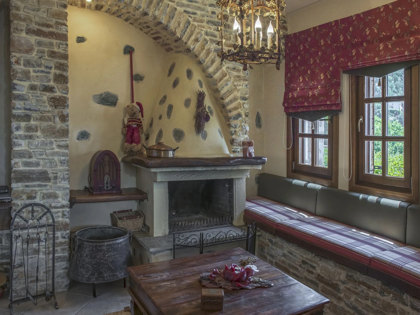 To Stefani tis Makrinas