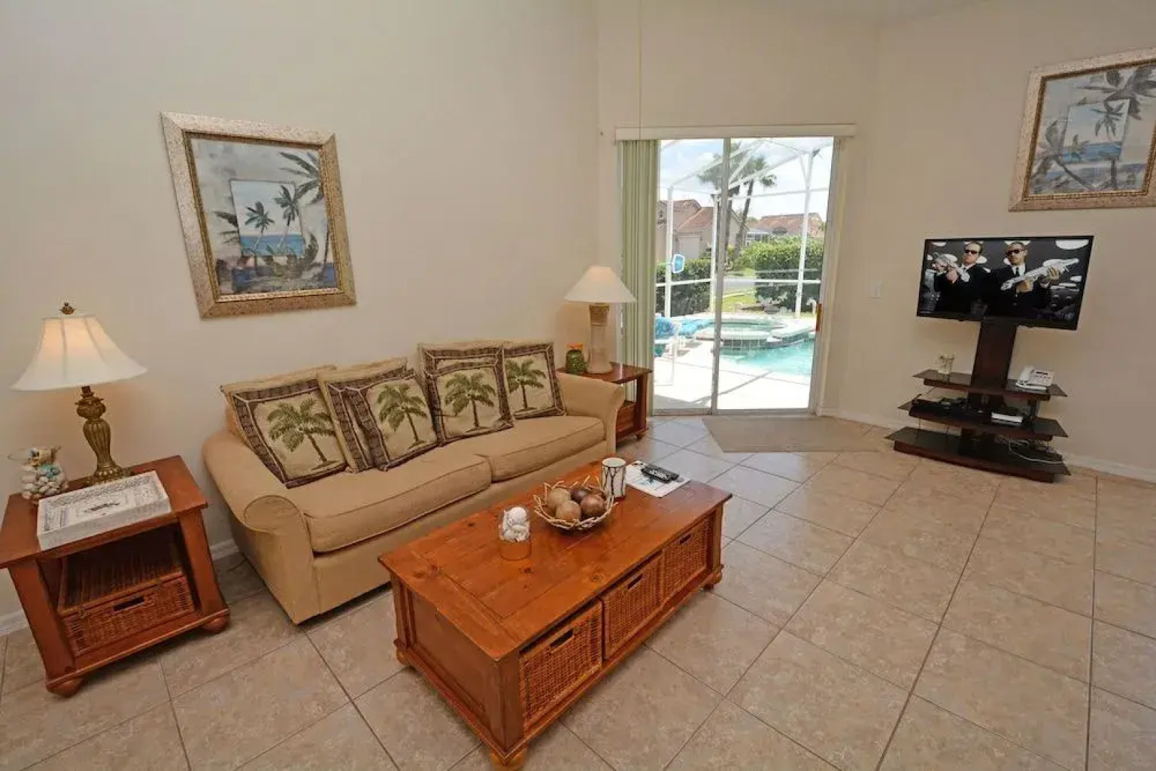 T159BD Sunshine Haven 3 Br villa by RedAwning