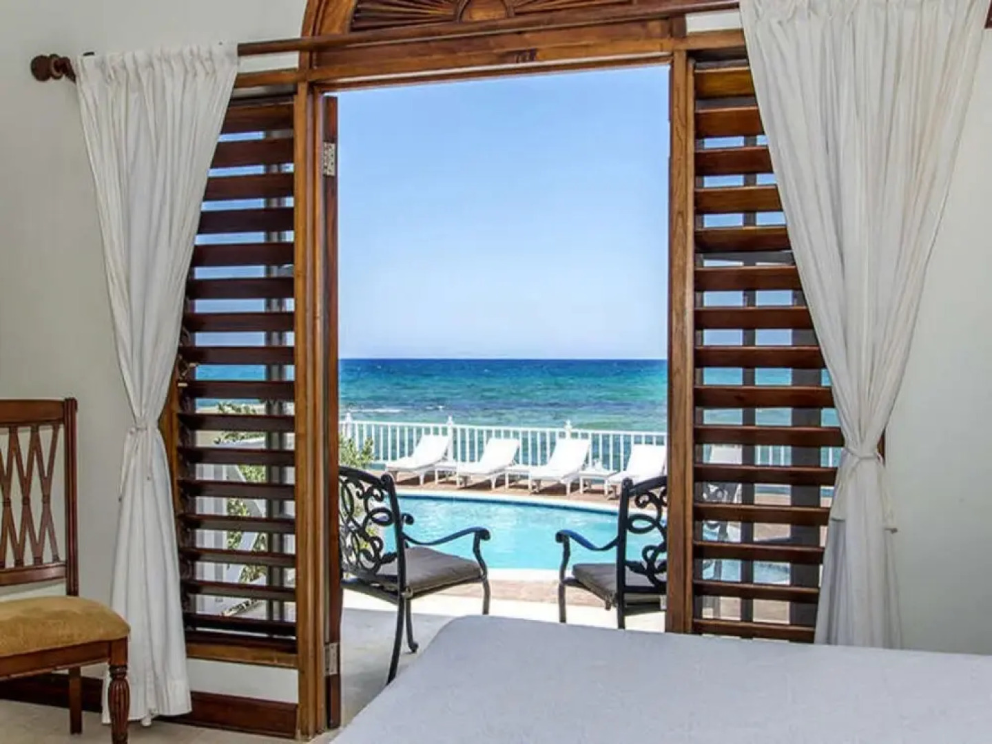 Sunny Vacation Villa 21