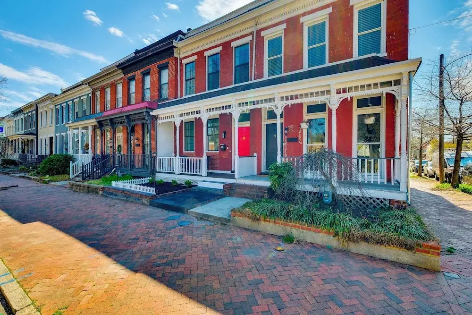 1 Mi to Dtwn: Hot Tub Haven in Richmond!