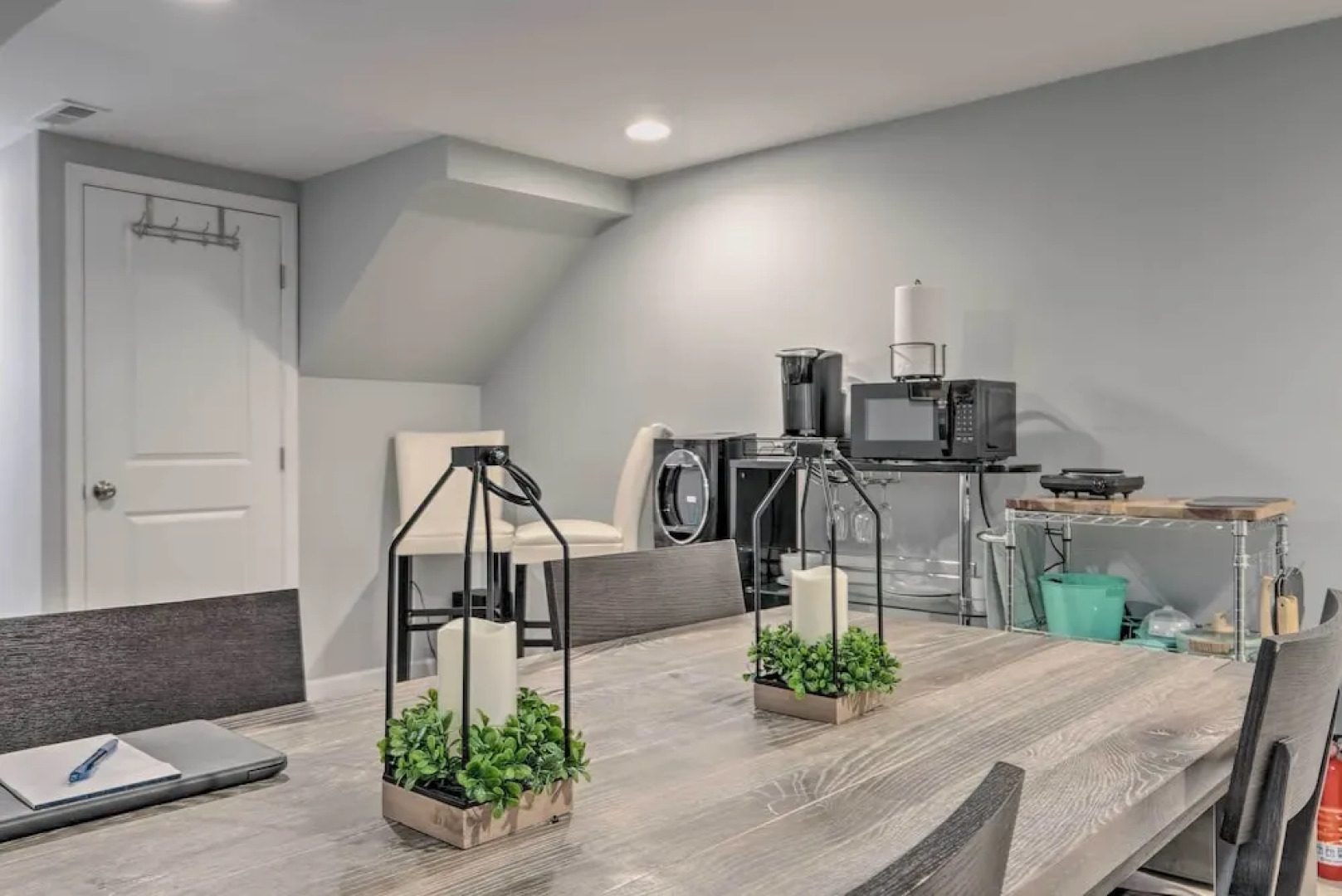 6 Mi to National Mall: Modern DC Apartment!