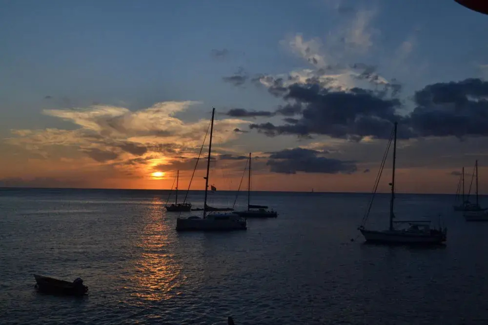 Anchorage Hotel, Whale Watch & Dive Center