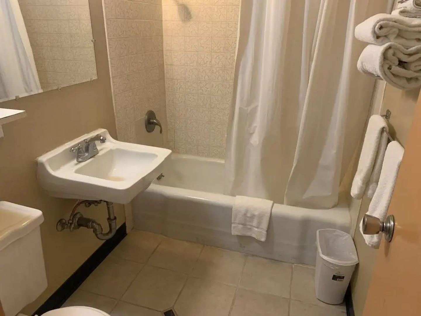 ERTH INN by AGA - Mojave