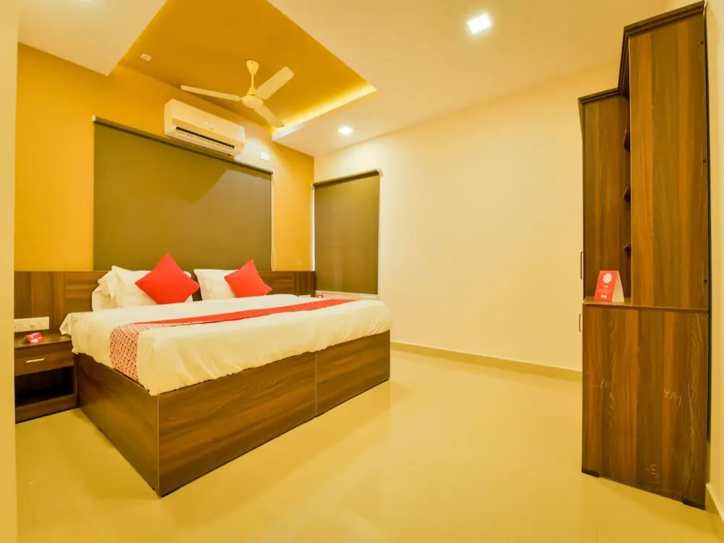 OYO 14271 Modern Studio Near Lulu Mall