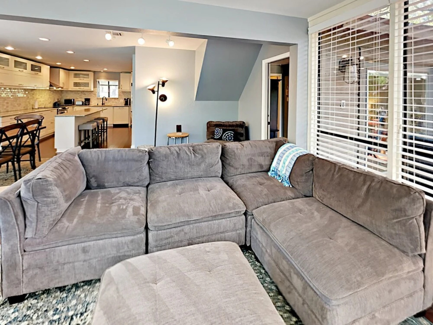 6107 Hudson Bend Rd Home