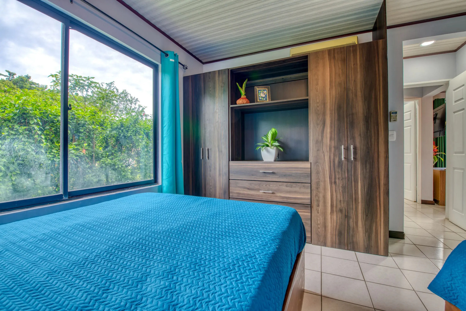 Golden Getaway Apartments