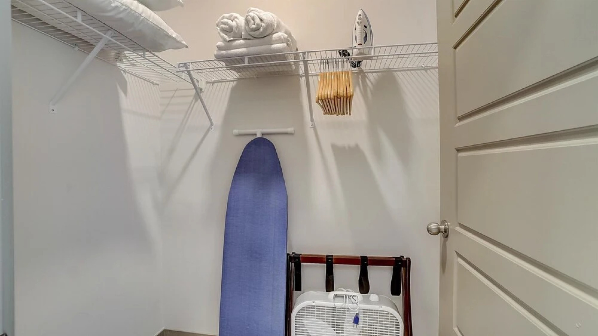 FRONTDESK Axel Row Apts Avondale Birmingham