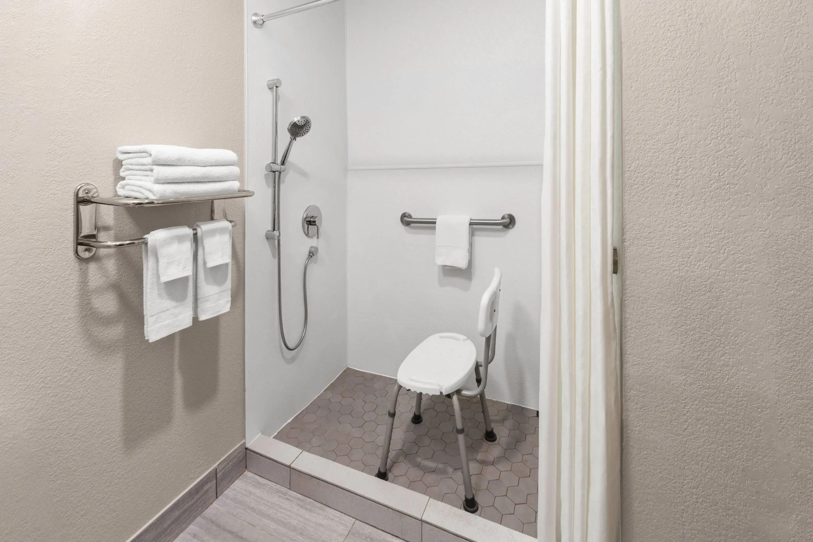 Days Inn by Wyndham Eagle River