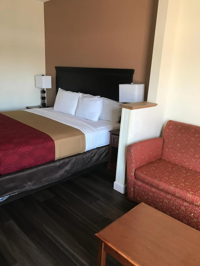 Rodeway Inn & Suites