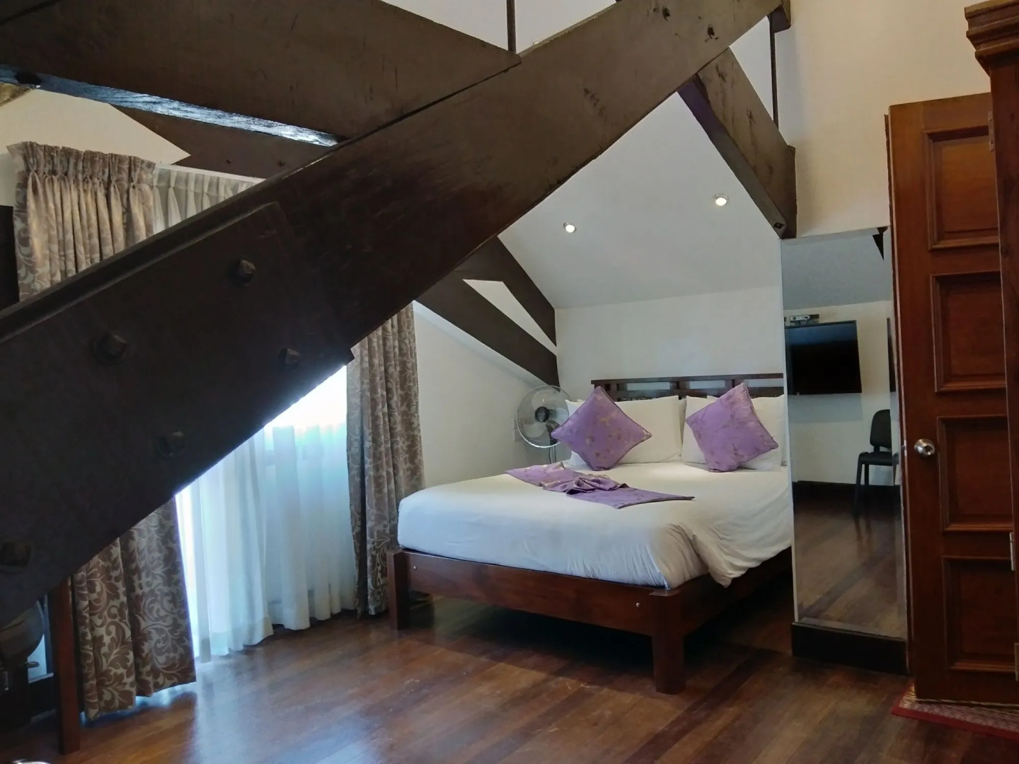 Log Cabin Hotel-Baguio