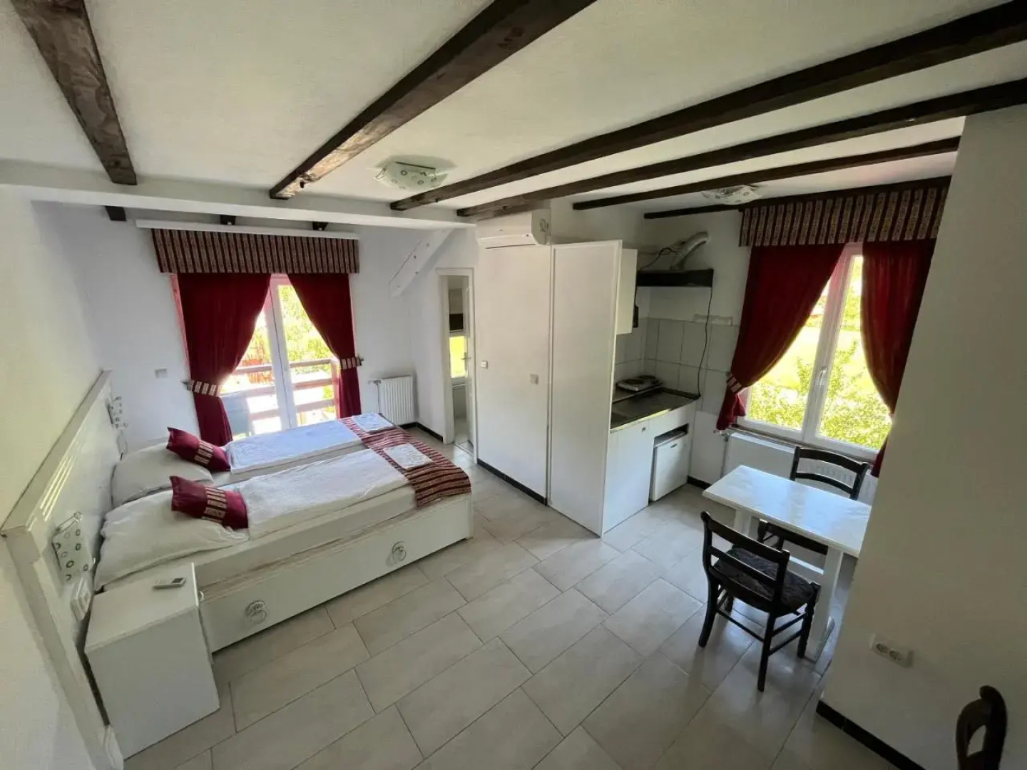 Rooms and Apartments Neron