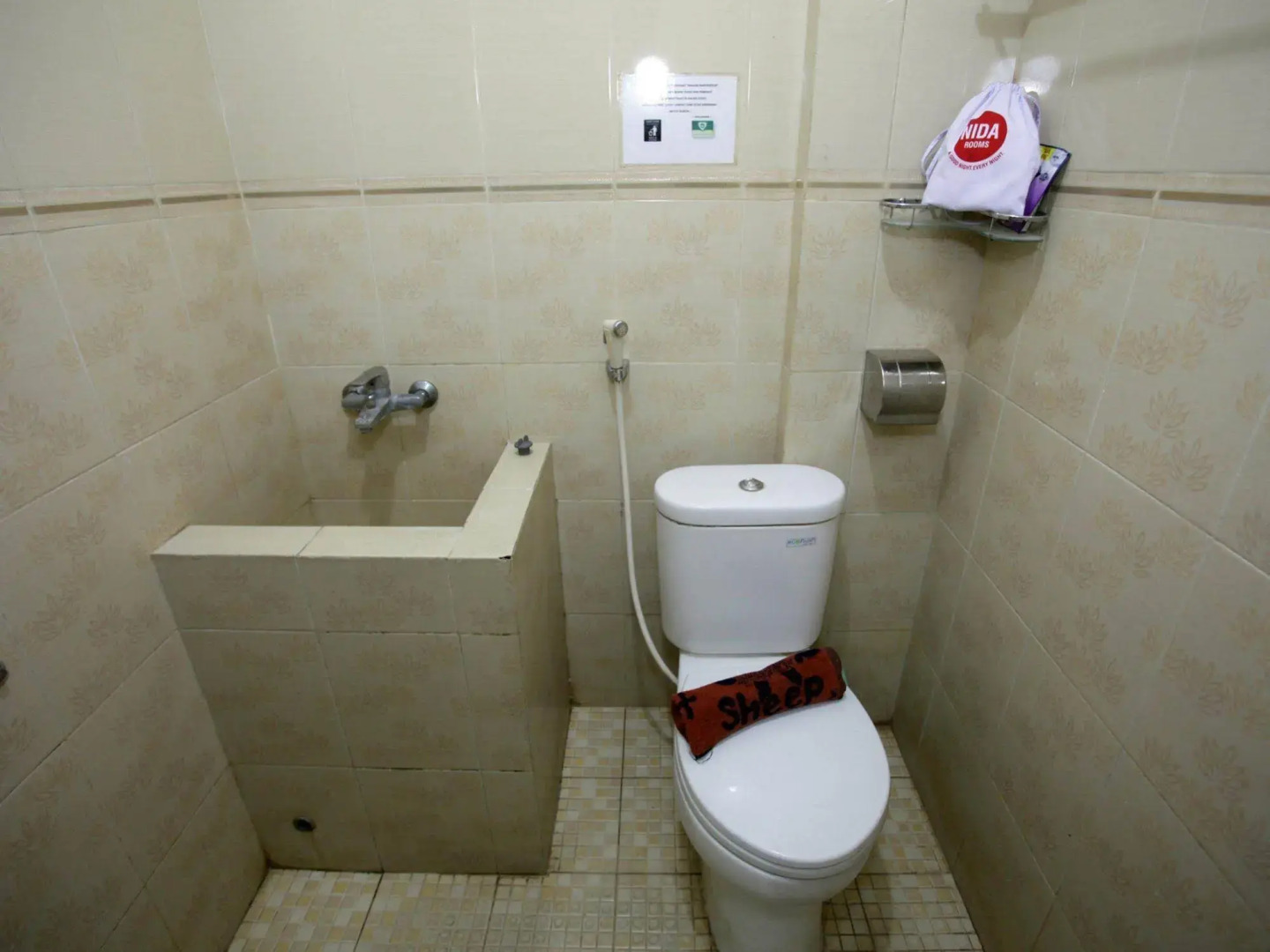 OYO 512 Ndalem Mantrijeron Hotel