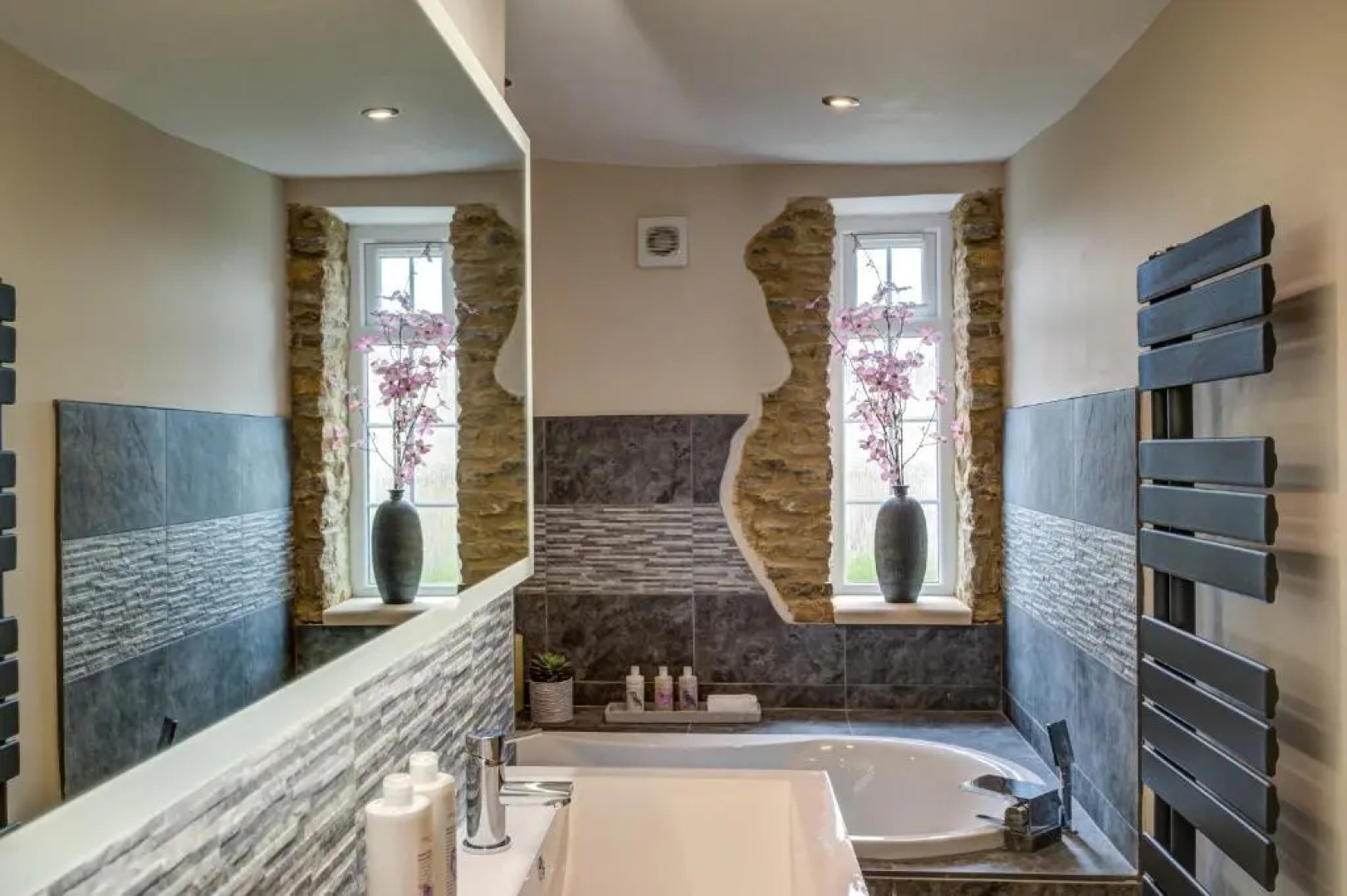 Chic Georgian town house in Cotswold town centre