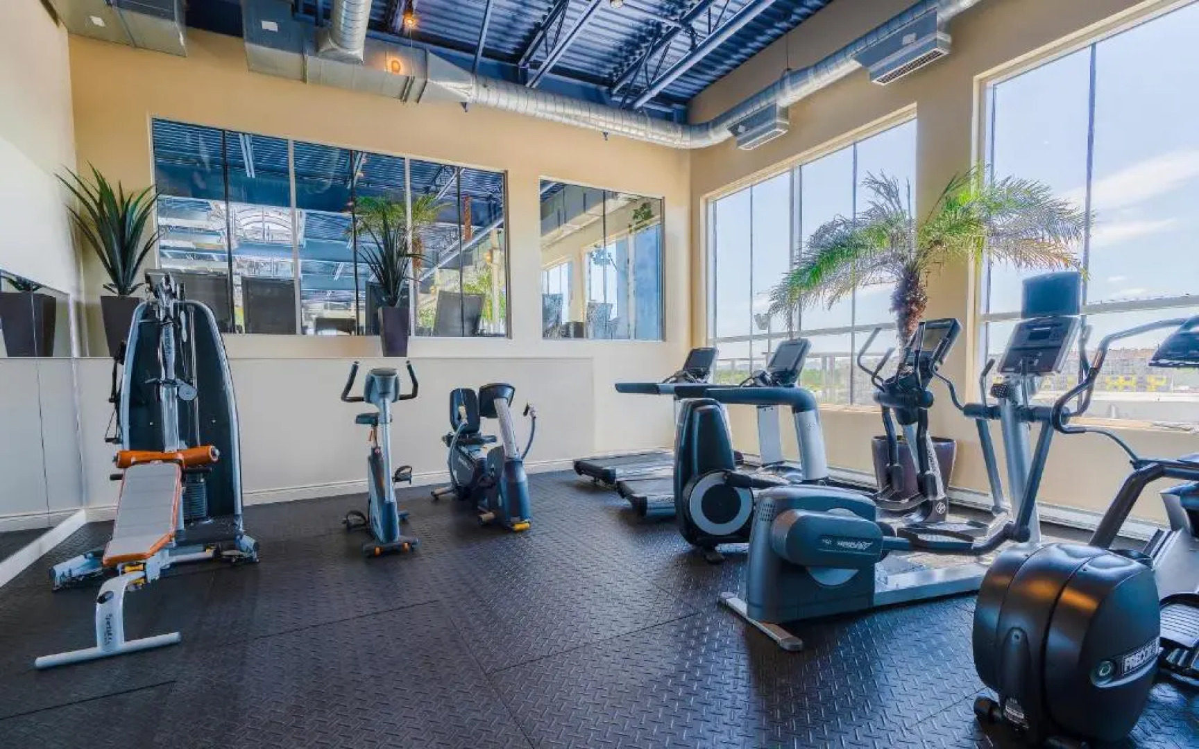 Hôtel Must –  Aéroport de Québec par JARO