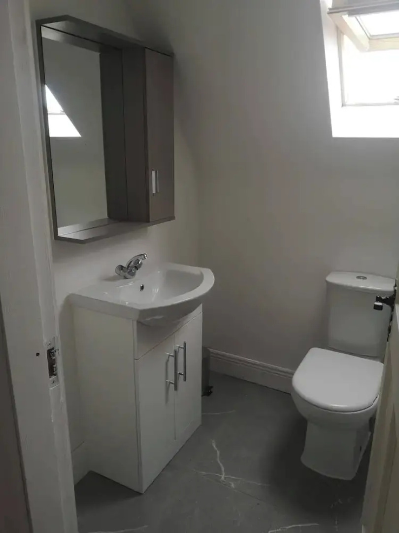 3 bed House With 2 Living Areas and 2 Bathrooms