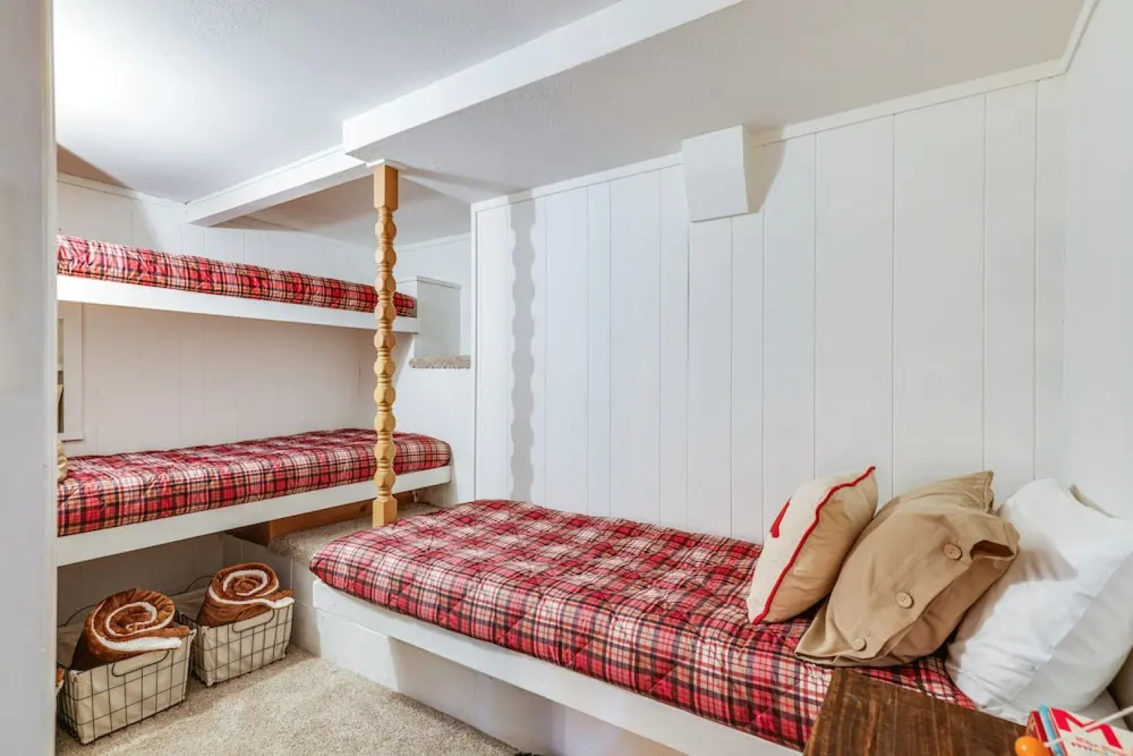 3 Mi to Calaveras Big Trees: Cabin w/ Fire Pit!