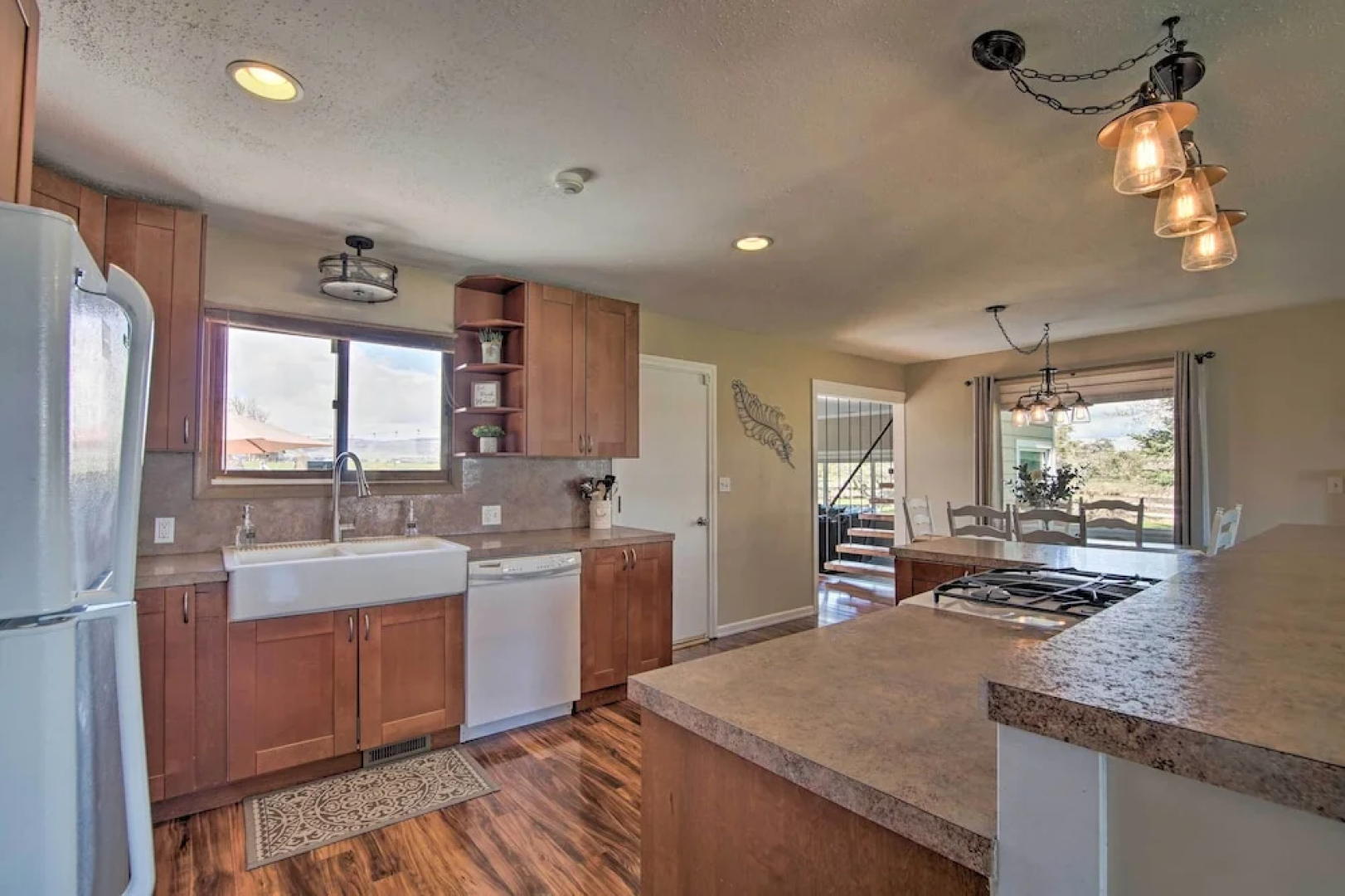 Ellensburg Home w/ Mountain Views on 3 Acres!