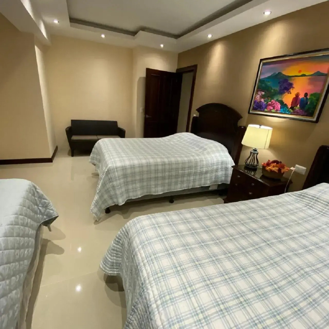 Torres de Atitlan 4 Bdrm-3 Bthrm Full Floor - for 10 people