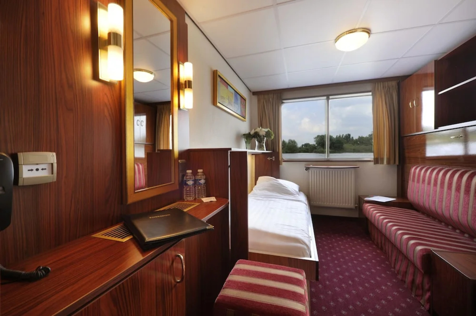 Crossgates Hotelship 3 Star Hafen Neuss