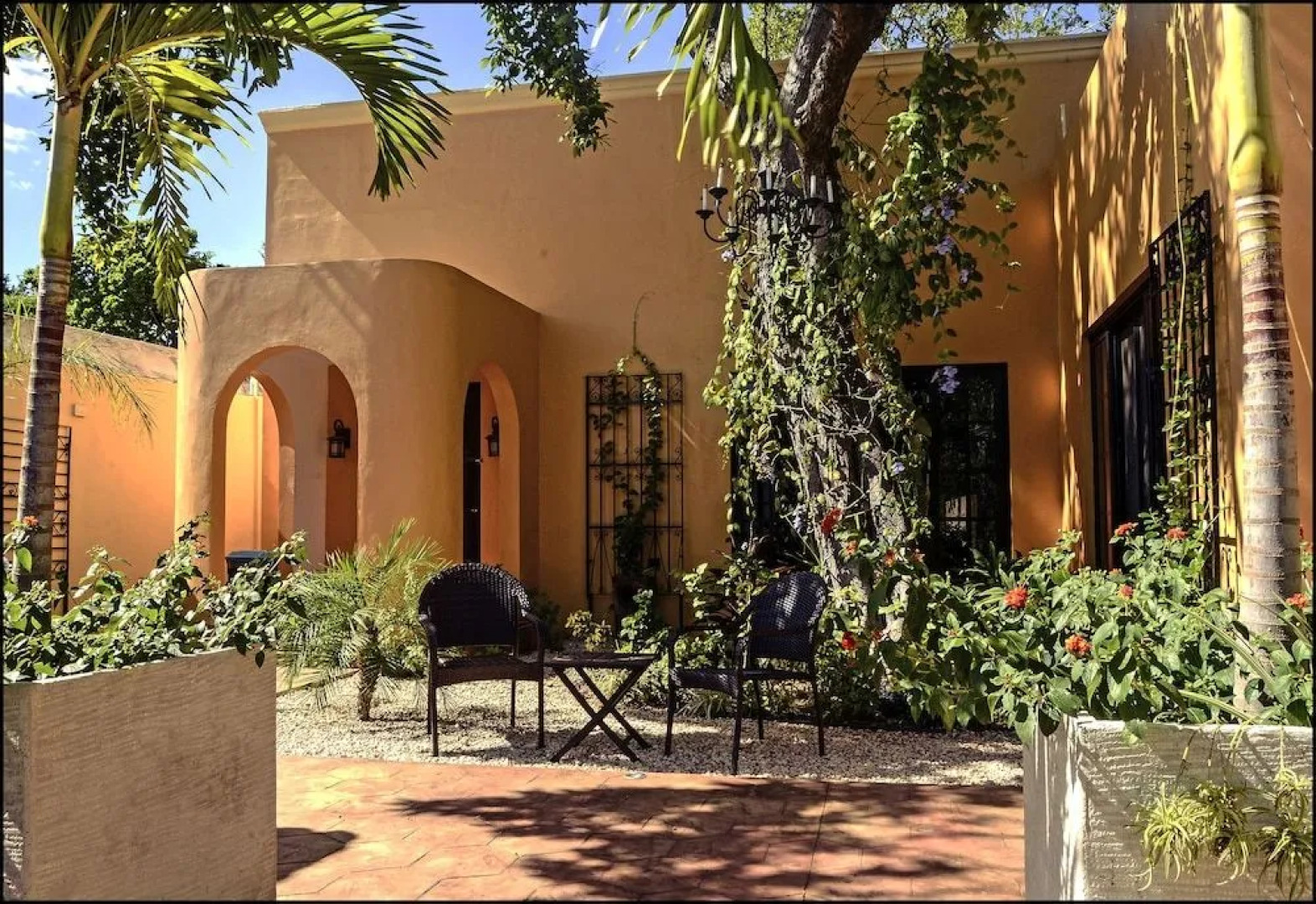 Ochenta Y Dos an urban bed & breakfast