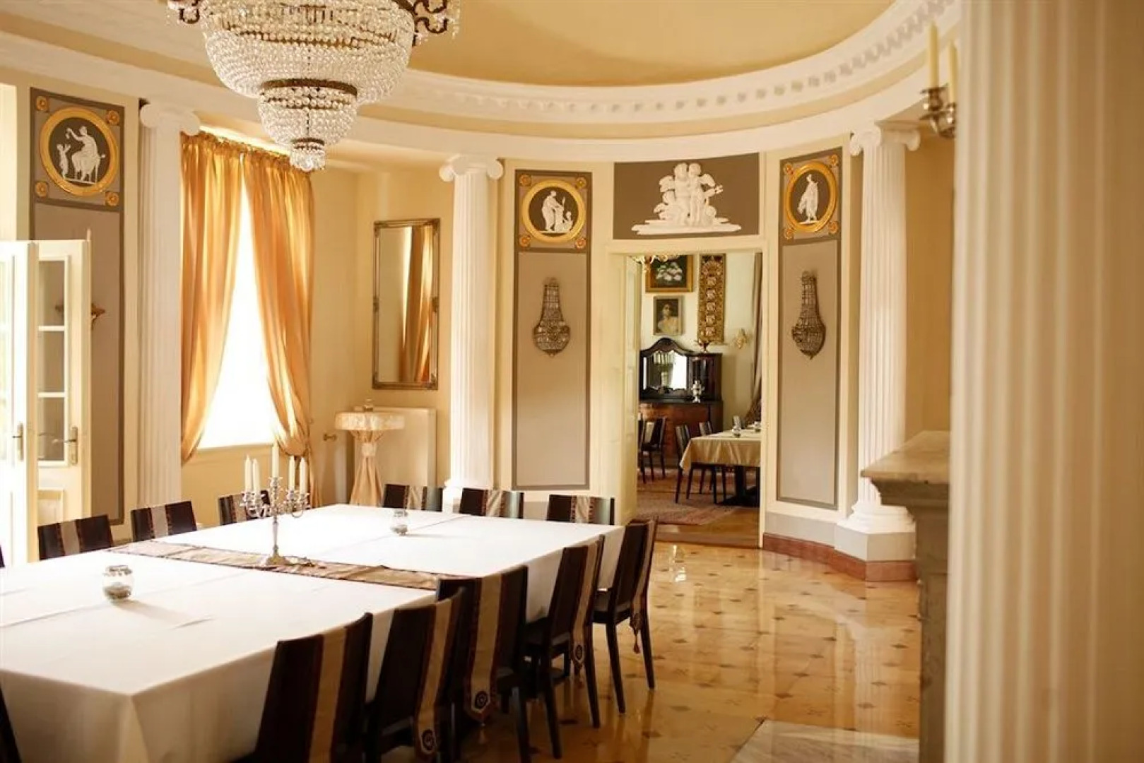 Pałac Alexandrów Wrocław Airport