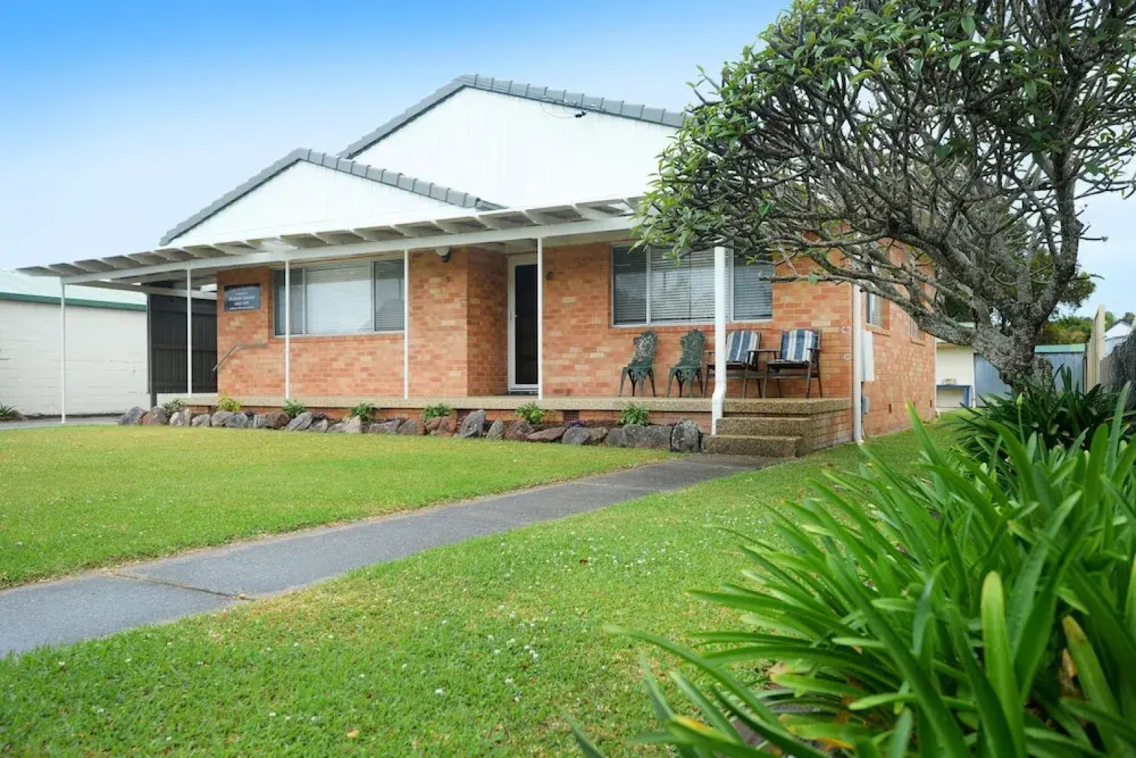 Stay on Seventh - Sawtell