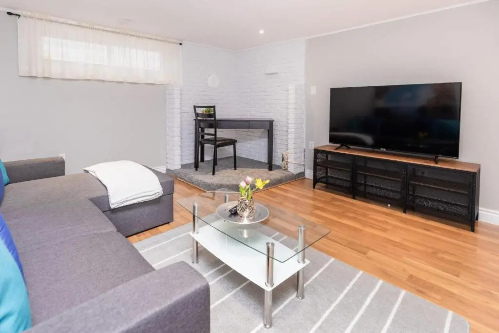 1BR Apartment w King Bed Near Downtown Ottawa